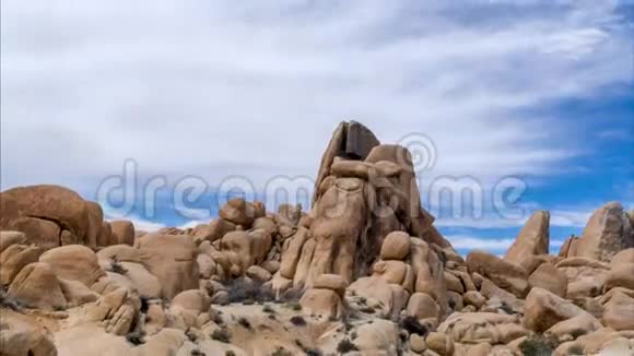 乔舒亚树时代的壮观岩石形态视频的预览图