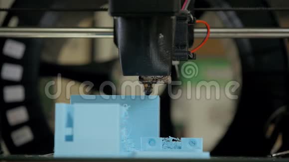 现代工厂生产的3d打印机工艺流程制作细节视频的预览图
