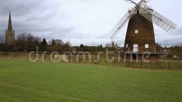 钉扎的村庄和风车埃塞克斯英国视频的预览图