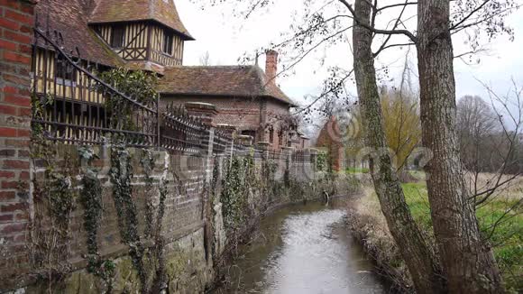 法国奥格镇的老房子视频的预览图