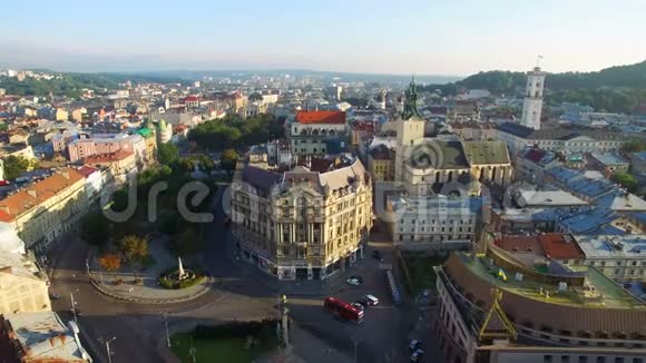 空中旧城利沃夫市中心书屋视频的预览图