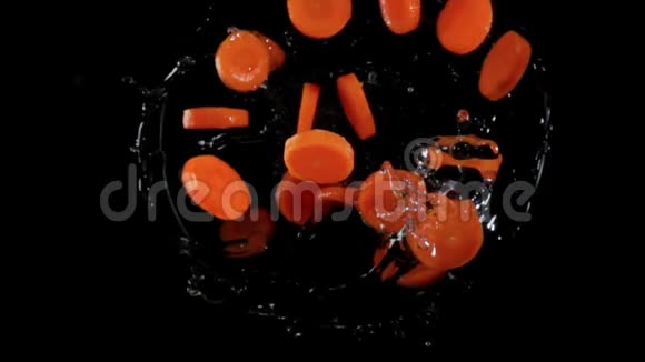 胡萝卜和水在相机上跳动视频的预览图
