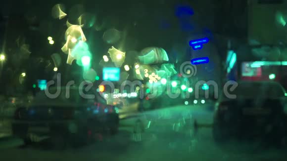 雨天冬夜街视频的预览图