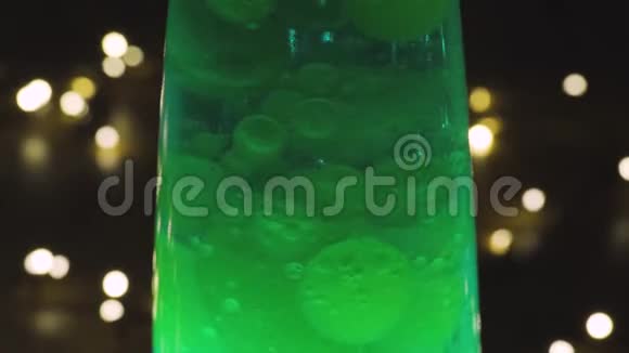 熔岩灯复古嬉皮抽象背景绿色蜡移动漂浮背景中花环的波克视频的预览图