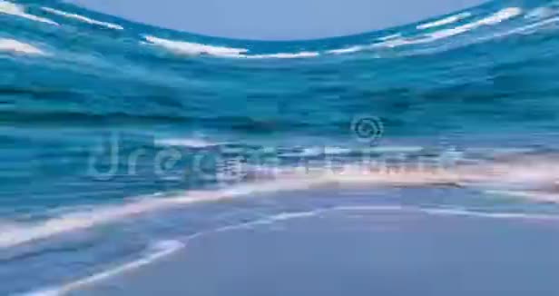 海滩上有许多海浪冲刷视频的预览图