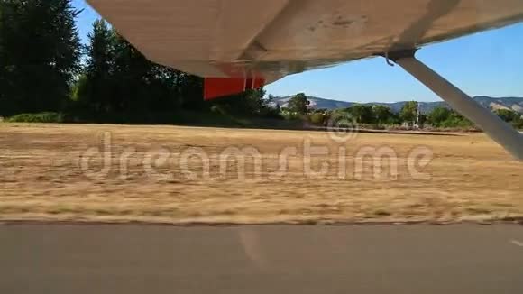 飞机滑行视频的预览图