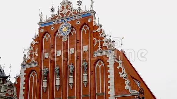拉脱维亚里加黑头宫和圣彼得教堂视频的预览图