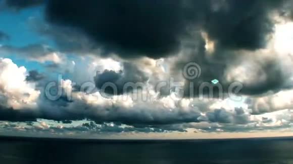 史诗般的风暴时光在海上飘过云视频的预览图
