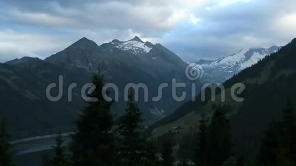 奥地利蒂罗尔的欧洲阿尔卑斯山的夜景陶尔山脉视频的预览图