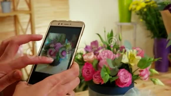 花的安排手机拍摄完成的花束鲜切花花的图片视频的预览图