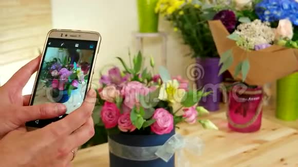 手机拍摄完成的鲜花花束鲜花图片鲜花安排视频的预览图