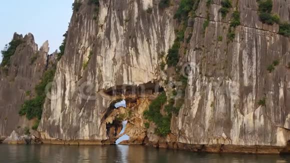 越南哈龙湾岩岛美景视频的预览图