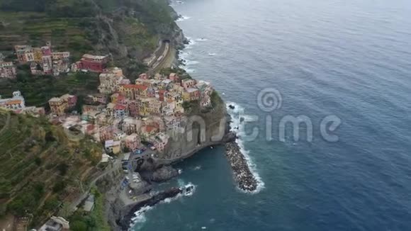意大利CinqueTerre海岸美丽的鸟瞰图视频的预览图