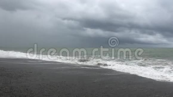 海上风暴海岸风暴预警视频的预览图