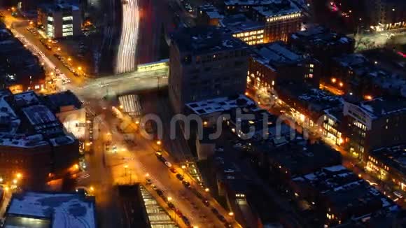 波士顿市中心夜间的空中时间延时放大视频的预览图