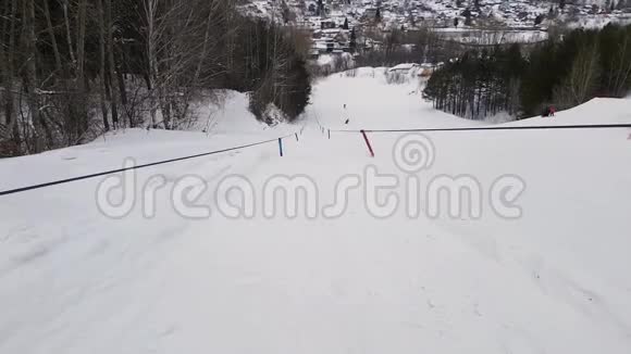 拖式升降机滑雪升降机扭转式机械升降机视频的预览图