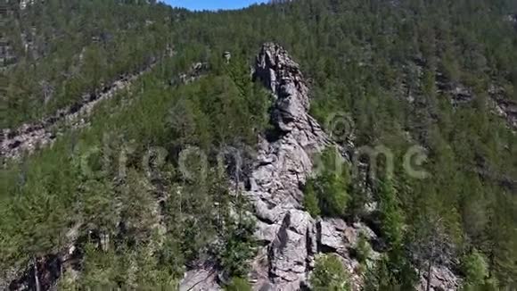 自然岩石的全景从高处看视频的预览图