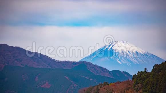 时间流逝在山后面的大湖里富士视频的预览图