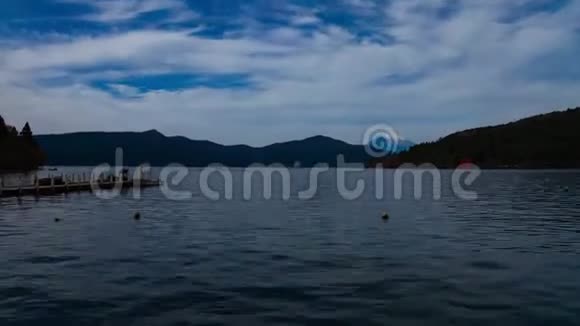 时间流逝在山后面的大湖里富士视频的预览图