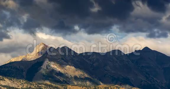 埃克林斯国家公园的阿吉维尔阿尔奇和皮奥利特的山峰法国阿尔卑斯山视频的预览图