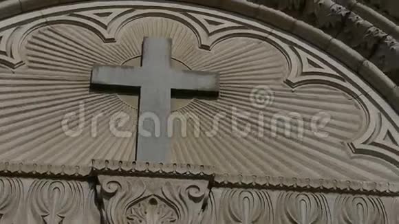 青岛天主教堂的巴洛克雕刻石雕视频的预览图