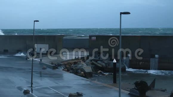 海上强烈风暴视频的预览图