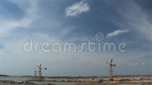 博内尔岛有两个黄色风车视频的预览图