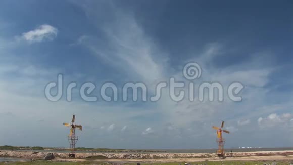 博内尔岛有两个黄色风车视频的预览图