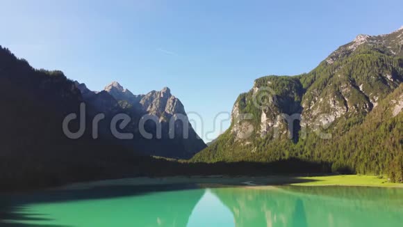 飞越大山湖视频的预览图