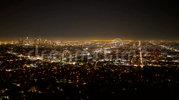 夜晚令人惊叹的洛杉矶空中景色视频的预览图