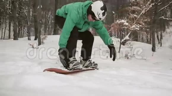 滑雪板设置板设备视频的预览图