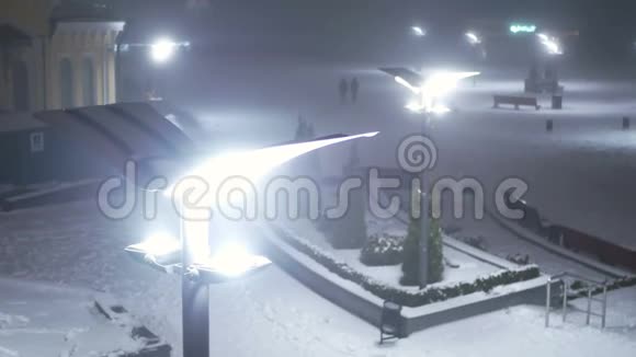 雪落街夜视频的预览图