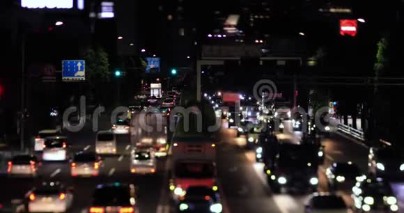 位于东京西塔加亚市中心的一条夜城街道视频的预览图