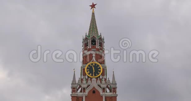 莫斯科克里姆林宫主钟命名为库兰蒂在斯帕斯卡亚塔12小时红场时间推移视频的预览图
