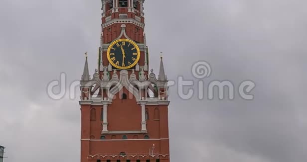 莫斯科克里姆林宫主钟命名为库兰蒂在斯帕斯卡亚塔12小时红场时间推移视频的预览图