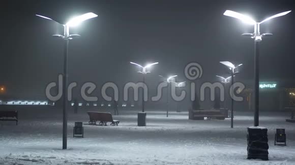 雪落街夜视频的预览图