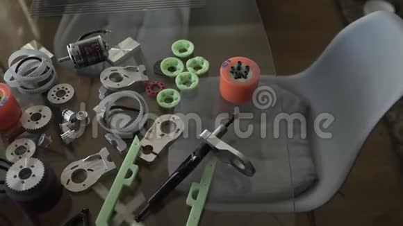 长板零件装配用电机轮和齿轮碳板极限技术视频的预览图