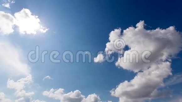 蓝天上的云时间流逝时间流逝视频的预览图