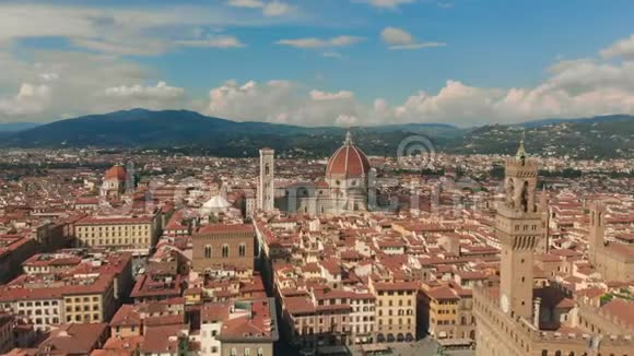 佛罗伦萨城市和圣玛丽亚大教堂的空中景色视频的预览图