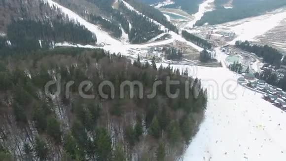滑雪胜地17号空中无人驾驶飞机布科维尔全景视频的预览图
