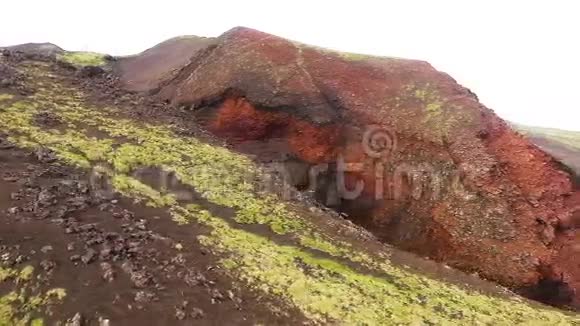 火山瀑布山河流入瀑布视频的预览图