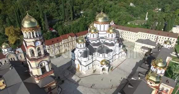 阿布哈兹新阿托斯基督教地标的俯视图视频的预览图