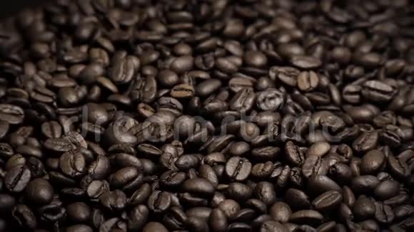 咖啡豆背景慢慢旋转视频的预览图