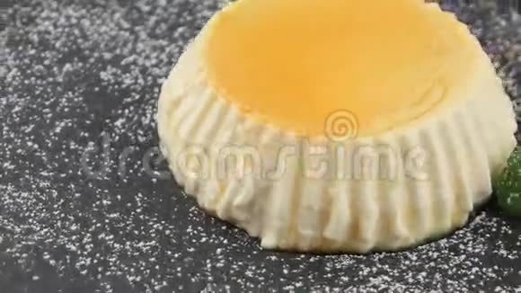 焦糖潘那棉花甜点循环视频的预览图
