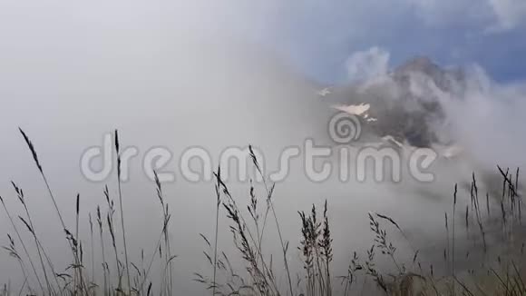 山高山高云雾缭绕视频的预览图