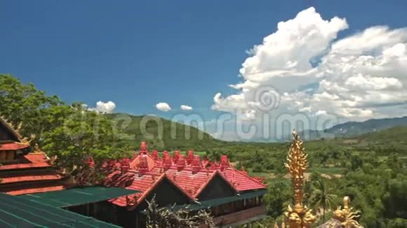 越南丘陵乡村景观佛寺屋顶视频的预览图