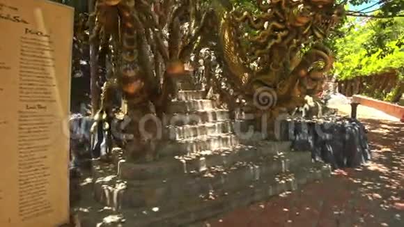 佛寺公园传统龙雕视频的预览图