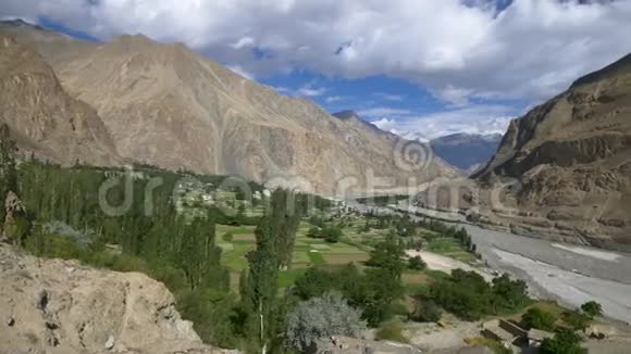 印度查漠和克什米尔Distkit的Turtuk村的全景拍摄视频的预览图