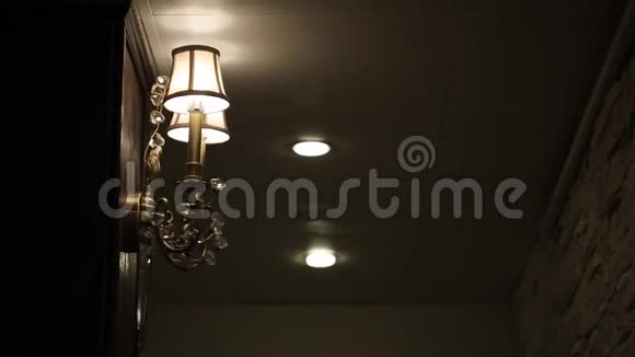 室内壁灯视频的预览图