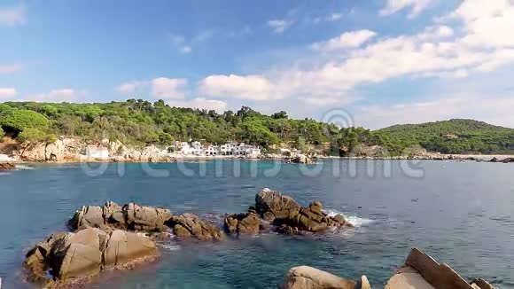 加泰洛尼亚科斯塔布拉瓦夏季西班牙海岸的详细情况视频的预览图